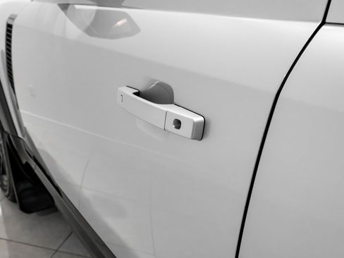 Used 2022 Land Rover Defender 90 X-Dynamic S image 29