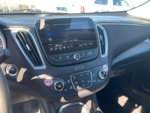 Used 2025 Chevrolet Malibu LT image 28