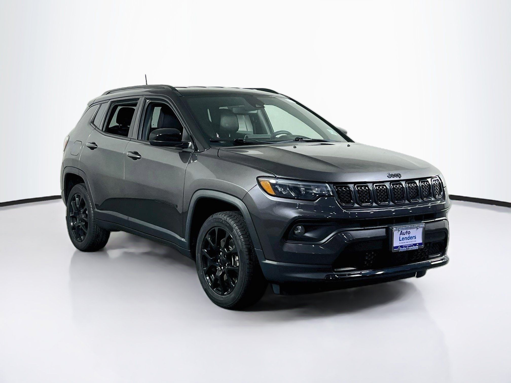 Used 2023 Jeep Compass Latitude AWD/4WD image 3