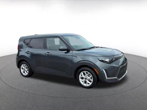 Used 2025 Kia Soul LX w/ LX Technology Package FWD image 2