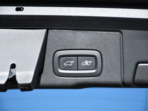 Certified 2025 Volvo XC60 B5 Plus w/ Climate Package image 26