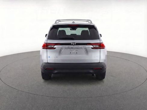 Used 2024 Toyota RAV4 XLE w/ Convenience Package image 3