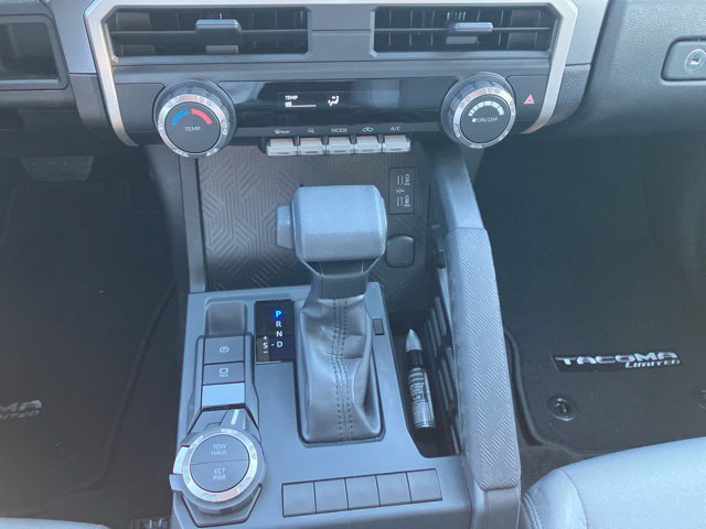 Used 2025 Toyota Tacoma SR5 AWD/4WD image 14