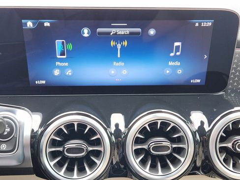 Used 2025 Mercedes-Benz GLB 250 image 10