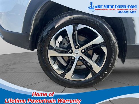 Used 2024 Chevrolet Trax RS w/ Sunroof Package FWD image 4