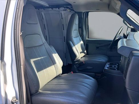 Used 2020 GMC Savana 2500 Extended w/ Enhanced Convenience Package image 9
