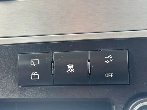 Used 2011 GMC Acadia SLE image 30