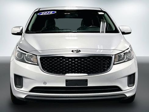 Used 2016 Kia Sedona L FWD image 2