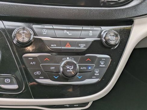 Certified 2018 Chrysler Pacifica Touring Plus image 20