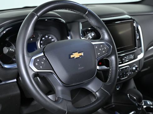 Used 2023 Chevrolet Traverse LT FWD image 13