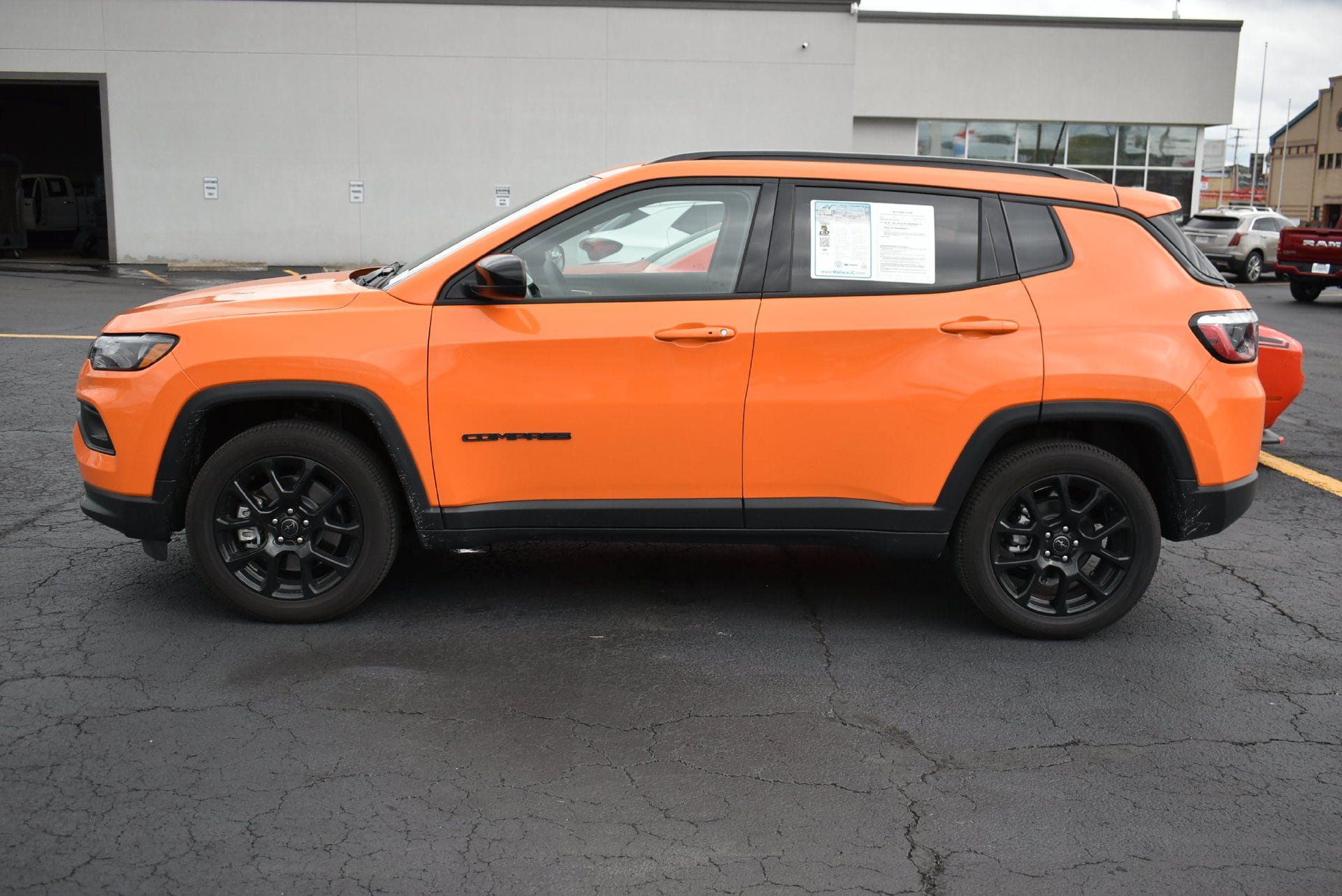 Used 2026 Jeep Compass Latitude AWD/4WD image 16