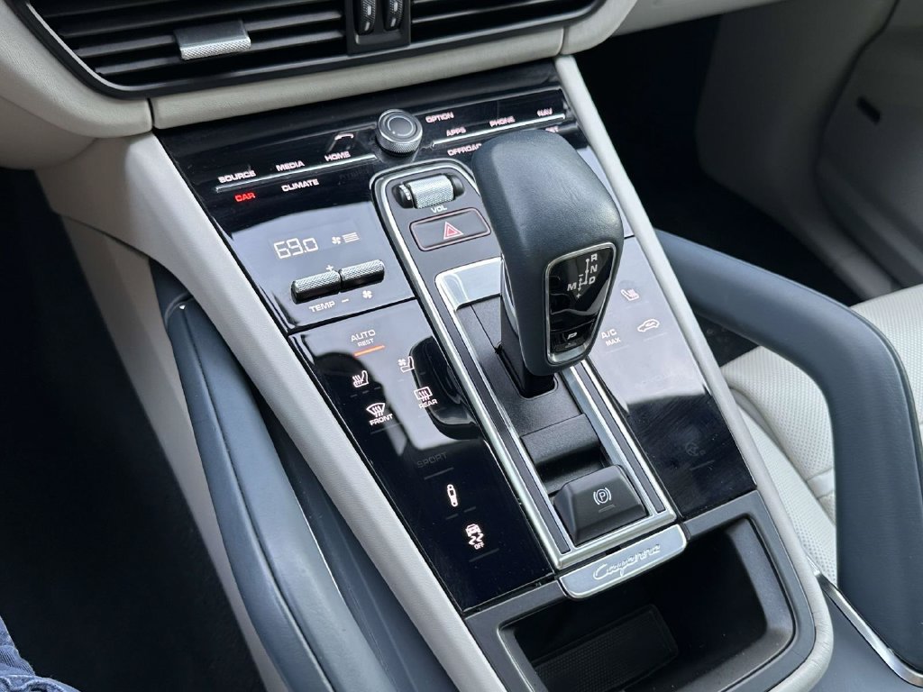 Used 2022 Porsche Cayenne Turbo AWD/4WD image 28