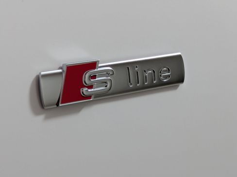 Certified 2025 Audi Q3 2.0T Premium Plus w/ Premium Plus Package image 27