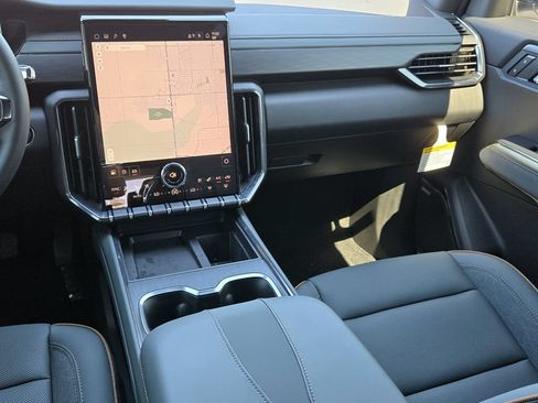 New 2026 GMC Acadia AT4 w/ Luxury Package AWD/4WD image 30