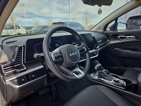 Used 2024 Kia Sportage EX image 2