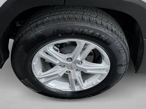 Used 2024 GMC Terrain SLE image 9