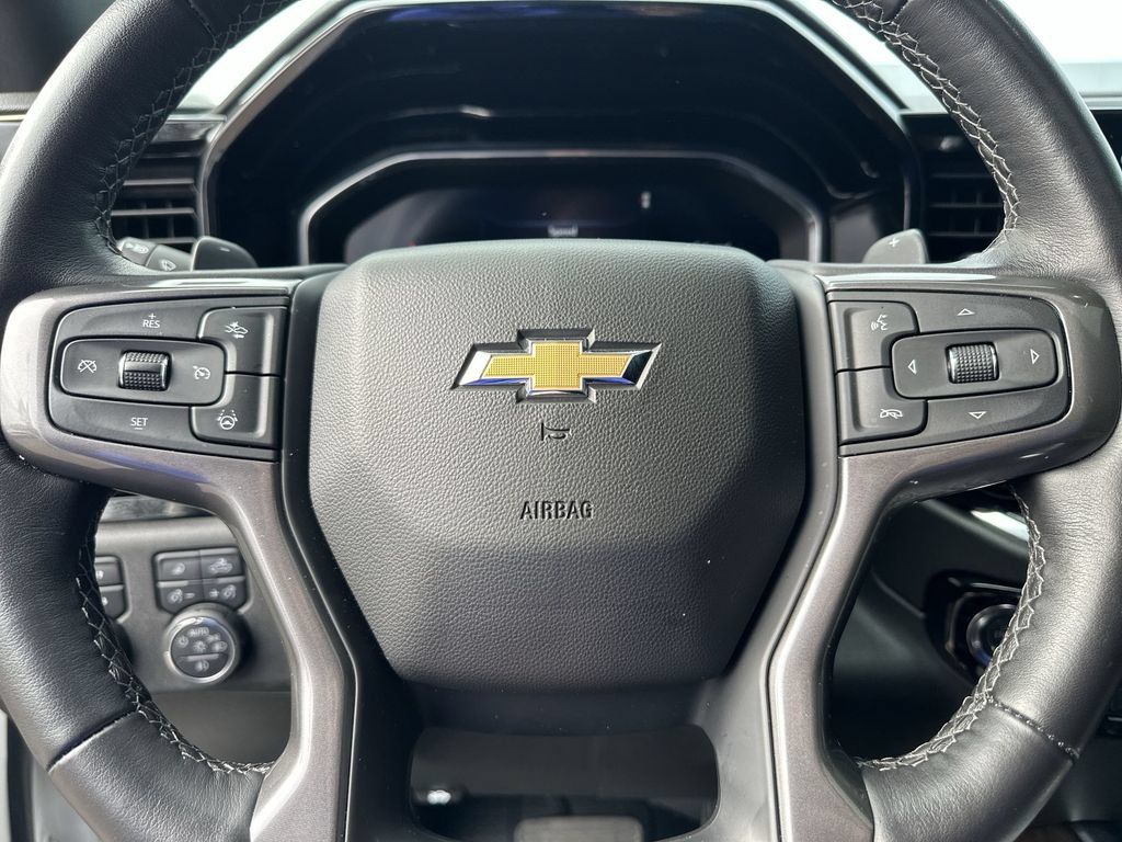 Used 2025 Chevrolet Silverado 1500 High Country AWD/4WD image 21