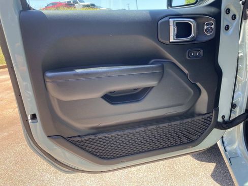 Used 2024 Jeep Wrangler Unlimited Sport AWD/4WD image 19