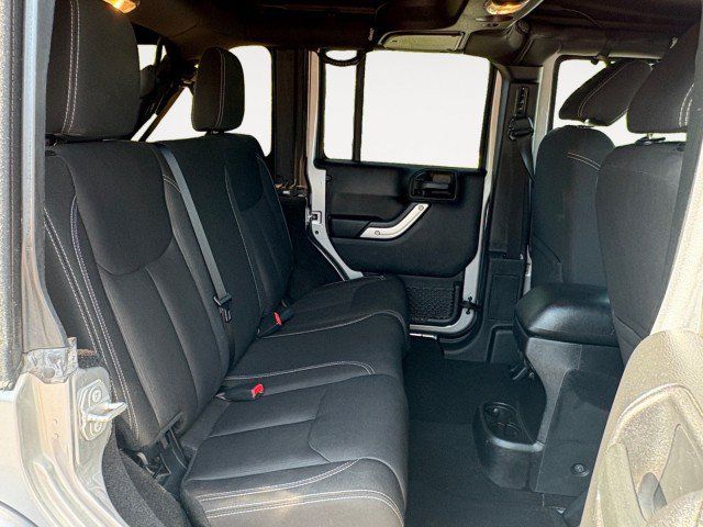 Used 2016 Jeep Wrangler Unlimited Sahara w/ Connectivity Group AWD/4WD image 6