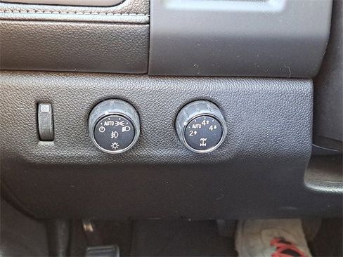 Used 2015 GMC Canyon SLT w/ Driver Alert Package image 16