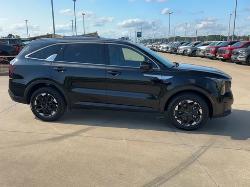 Used 2024 Kia Sorento S image 9