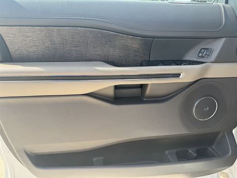 Used 2020 Ford Expedition Max Limited image 15