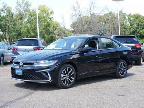 New 2025 Volkswagen Jetta SE image 4