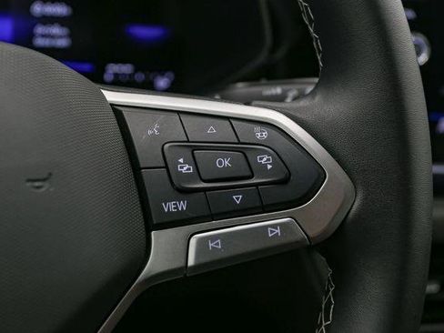 Certified 2024 Volkswagen Taos SE image 40