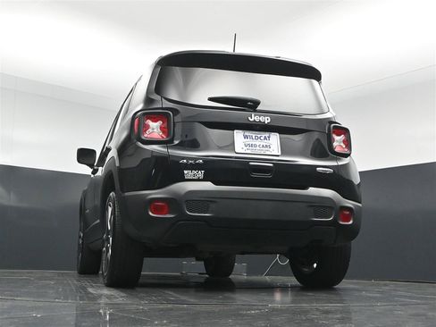 Used 2020 Jeep Renegade Latitude w/ Cold Weather Group AWD/4WD image 33