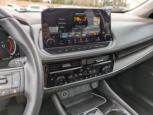 Certified 2022 Nissan Rogue Platinum w/ Head-Up Display Package image 13