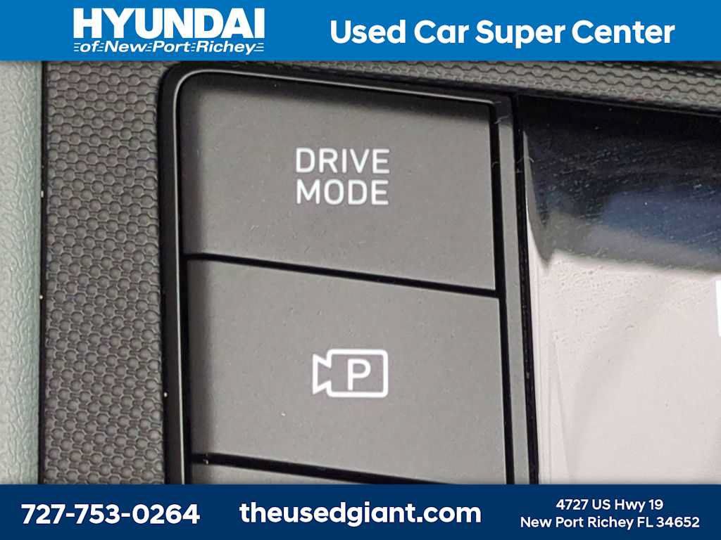 Certified 2025 Hyundai Elantra Limited FWD image 26