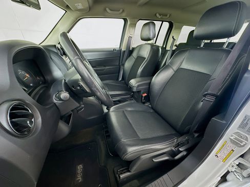 Used 2017 Jeep Patriot Sport w/ Power Value Group AWD/4WD image 13