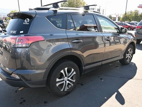 Used 2018 Toyota RAV4 LE image 10