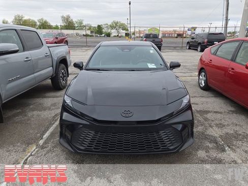 Used 2025 Toyota Camry SE FWD image 2
