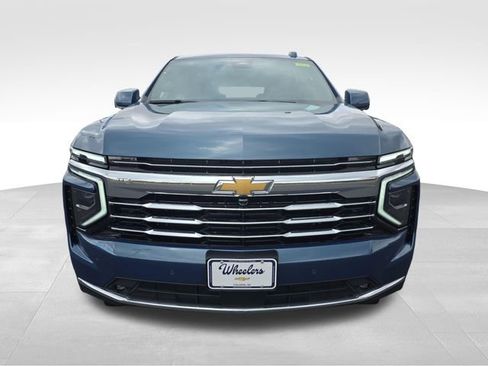 New 2026 Chevrolet Suburban LT image 8