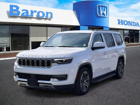 Used 2022 Jeep Wagoneer Series III w/ Convenience Group I AWD/4WD image 2