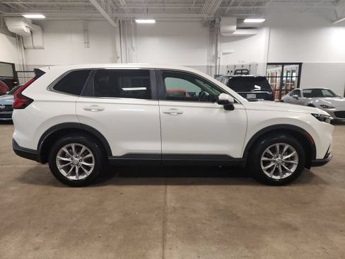 Certified 2025 Honda CR-V EX image 2