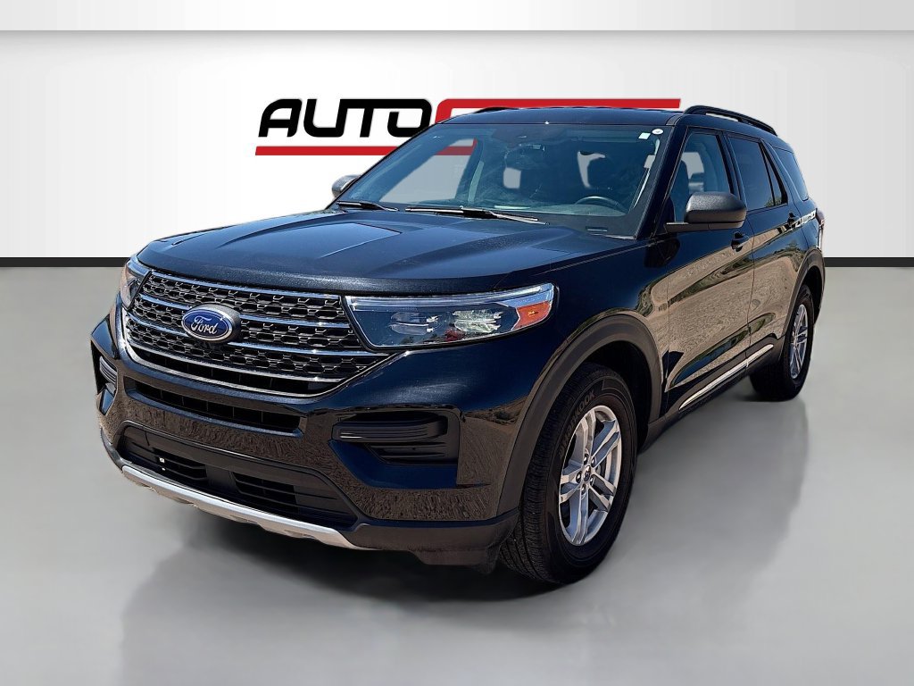 Used 2024 Ford Explorer XLT AWD/4WD image 3