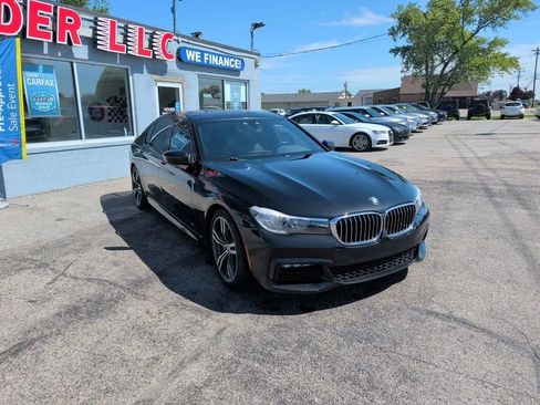 Used 2019 BMW 740i w/ M Sport Package RWD image 3