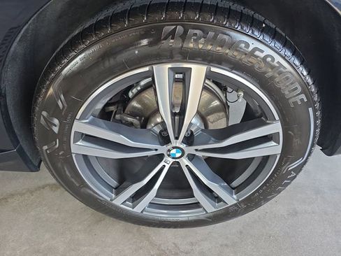 Used 2022 BMW X7 xDrive40i w/ M Sport Package AWD/4WD image 37