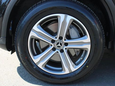 Used 2019 Mercedes-Benz GLC 300 4MATIC w/ Premium Package image 8