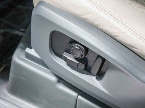 Used 2020 Land Rover Defender 110 HSE image 26