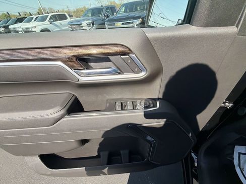 New 2026 GMC Sierra 1500 SLE w/ Preferred Package AWD/4WD image 19