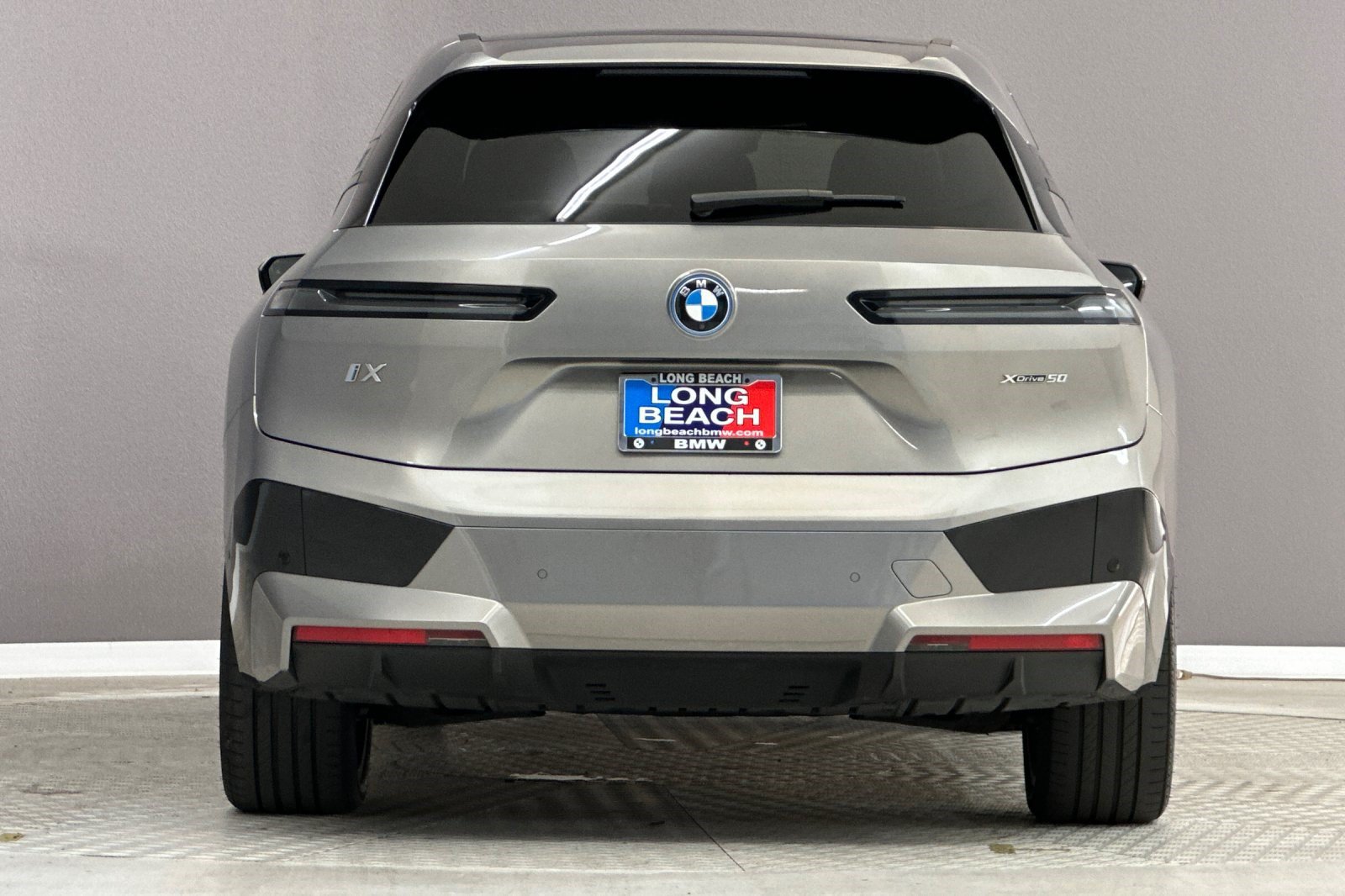 Used 2024 BMW iX xDrive50 w/ Premium Package AWD/4WD image 9