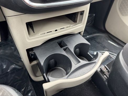 Used 2018 Dodge Grand Caravan SE FWD image 24