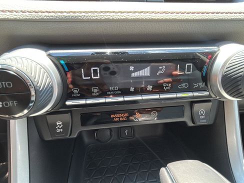 Used 2020 Toyota RAV4 XLE Premium FWD image 18