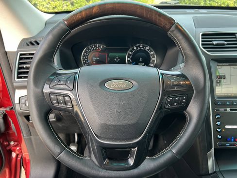 Used 2016 Ford Explorer Platinum image 18