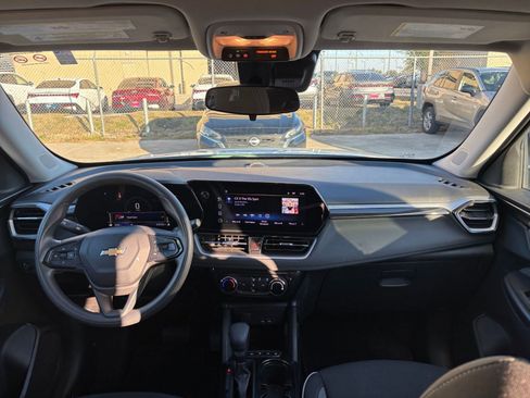 Used 2025 Chevrolet TrailBlazer LT image 32