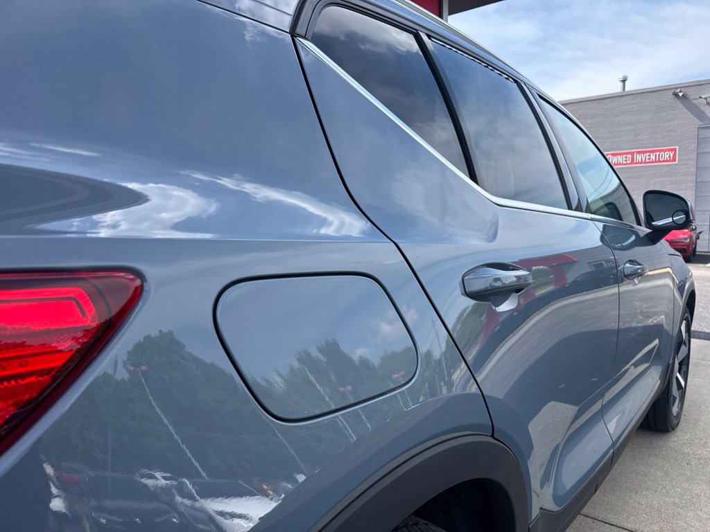 Used 2023 Volvo XC40 B5 Plus AWD/4WD image 6