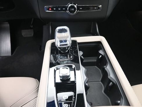 New 2026 Volvo XC90 T8 Plus w/ Protection Package Premier AWD/4WD image 13